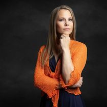 Professional Headshots For Corporate Women in San Antonio by Richard's Photography