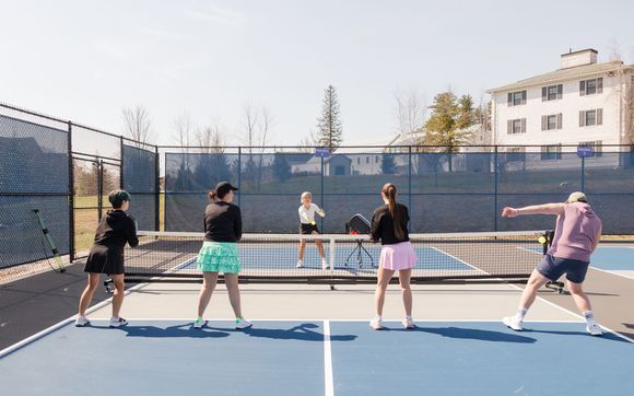 Group Classes by Court to Chic