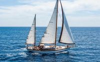 We offer sailboat surveys by A & L MARINE SURVEYORS, LLC.