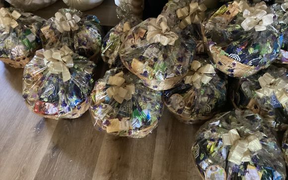 Corp gift basket by Baskets By Mary