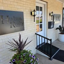 Listing Services by Hudson Realty NWA, LLC.