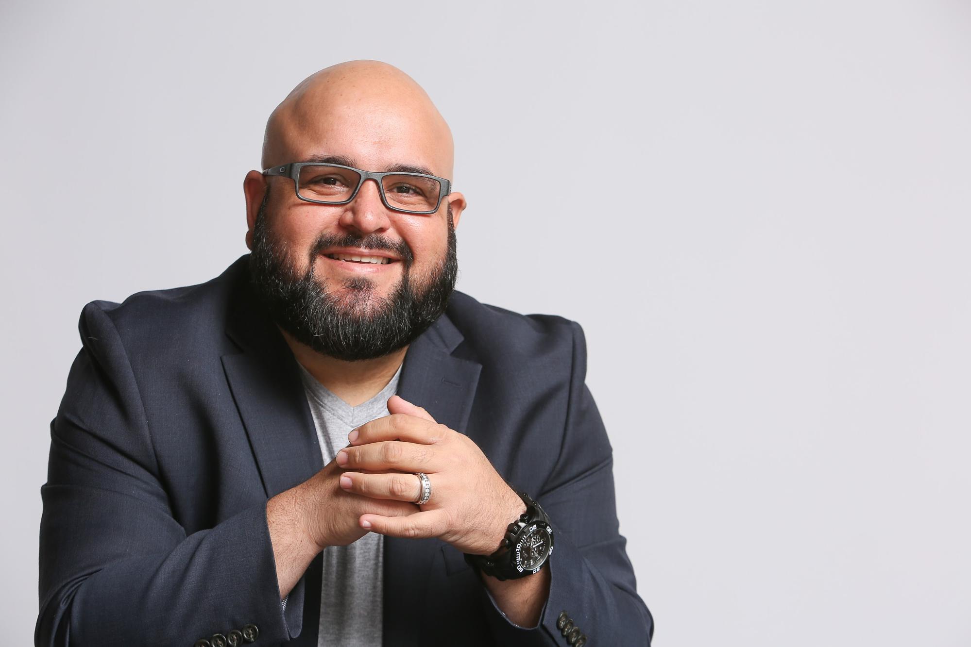Emerson De Oliveira sharing content marketing ideas for small business
