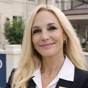 Nicolee Castiglione from SENIOR LIVING PLACEMENT SPECIALISTS LLC