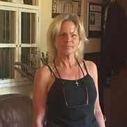 Andra Annette from Pounds-to-go