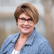 Sue Teplansky from Sue Unleashed Pet Photography
