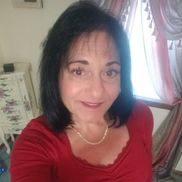 Dee Marcille from Dee's massage/Hawaiian lomi massage artist