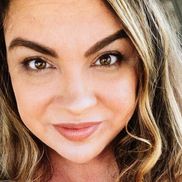 Amber Weigand-Buckley from #barefacedcreative media