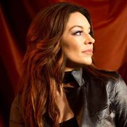 April Voice Coach from Let The Voice Out