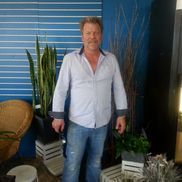 Joel Padley from Awesome Flowers