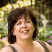 Evelyn Yaus from Housetrends Magazine