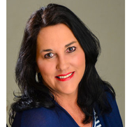 Jenna Bates from JennaBSellin Real Estate at the Lake