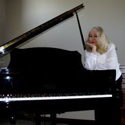 Phyllis Lynch from Phyllis Lynch and Friends Live Music