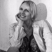 Nathalie Villeneuve from Pause And Paint